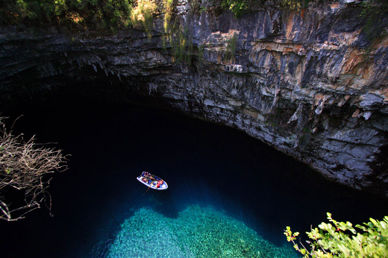 melissani cave kefalonia island greece 4 The Breathtaking Melissani Cave in Greece