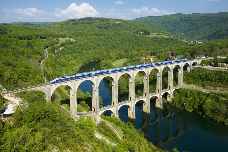 train crossing the cize bolozon viaduct over the ain river The 2011 Wikimedia Commons Pictures of the Year