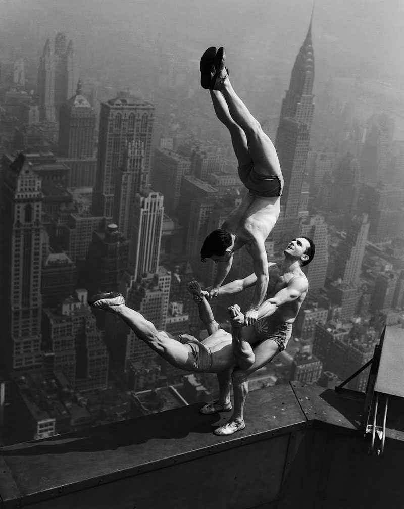 vintage acrobats stuntdevils atop empire state building Picture of the Day: Vintage Acrobatic Insanity