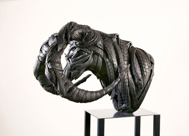 animals made from tires by yong ho ji 17 Animal Sculptures Made from Old Tires