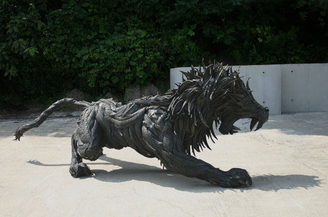 animals made from tires by yong ho ji 2 Animal Sculptures Made from Old Tires