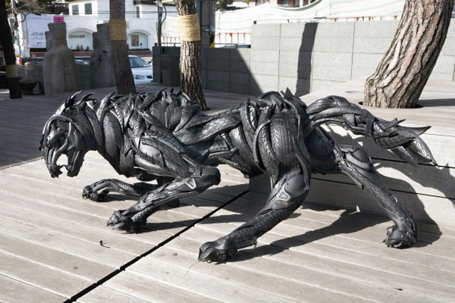 animals made from tires by yong ho ji 4 Animal Sculptures Made from Old Tires