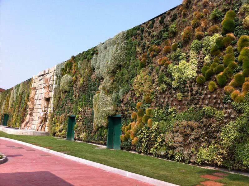 largest vertical garden in the world rozzano italy shopping center 6 The Largest Vertical Garden in the World