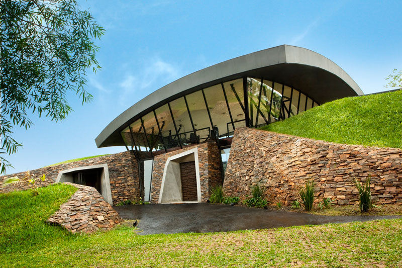 bauen architects hillside home built into landscape paraguay 6 A Unique Hillside Home Built Into the Landscape