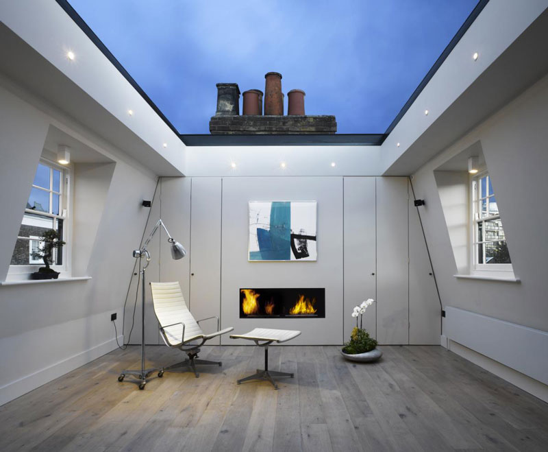house with window for roof retractable ceiling chelsea london 10 House in London With a Retractable Glass Roof