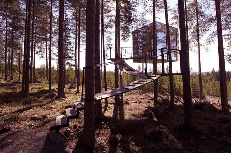 mirror cube treehotel sweden 1 The HemLoft: A Secret Tree House in the Woods