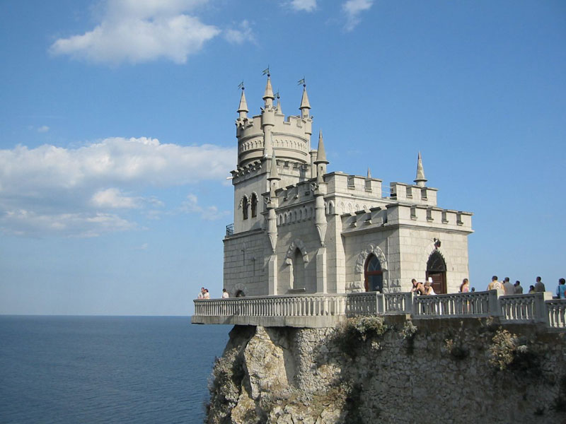 the swallows nest castle folly yalta ukraine 10 Extravagant Buildings That Serve No Purpose