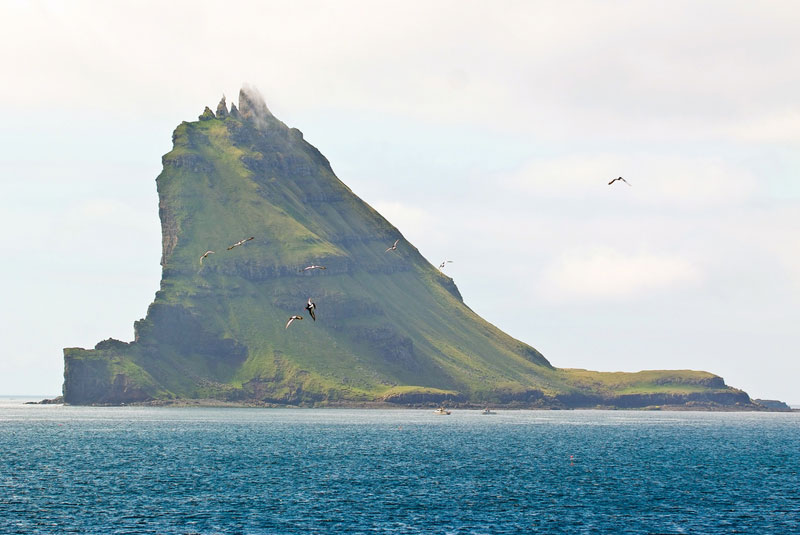tindholmur islet faroe islands Picture of the Day: The Five Peaks of Tindholmur