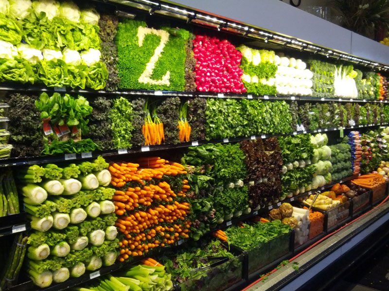 vegetable display art grocery store supermarket 12 Artful Displays of Vegetables