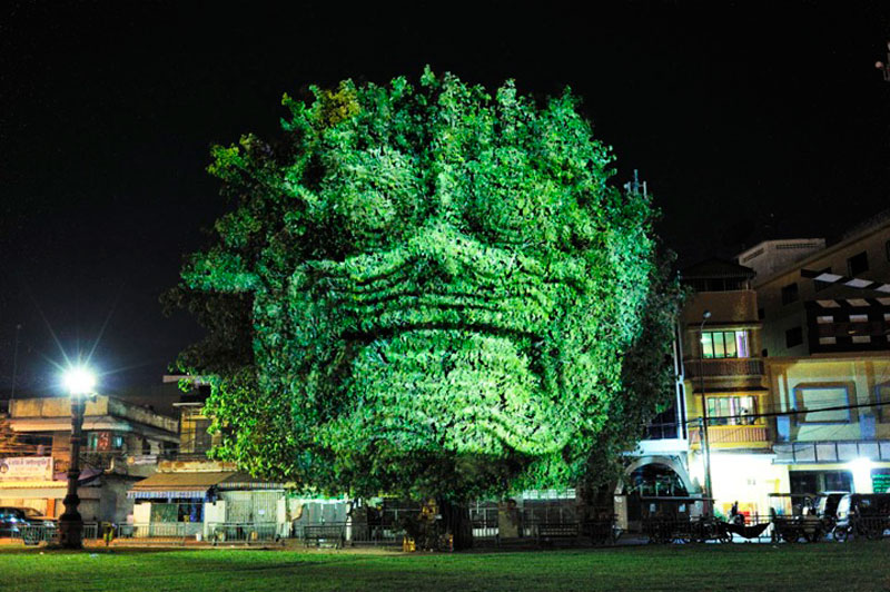 3d images projected onto trees clement briend 6 Haunting 3D Images Projected Onto Trees