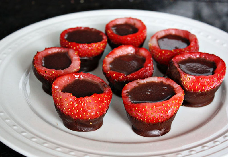 chocolate served inside hollow strawberry 12 Delicious Dishes Served Inside Other Foods