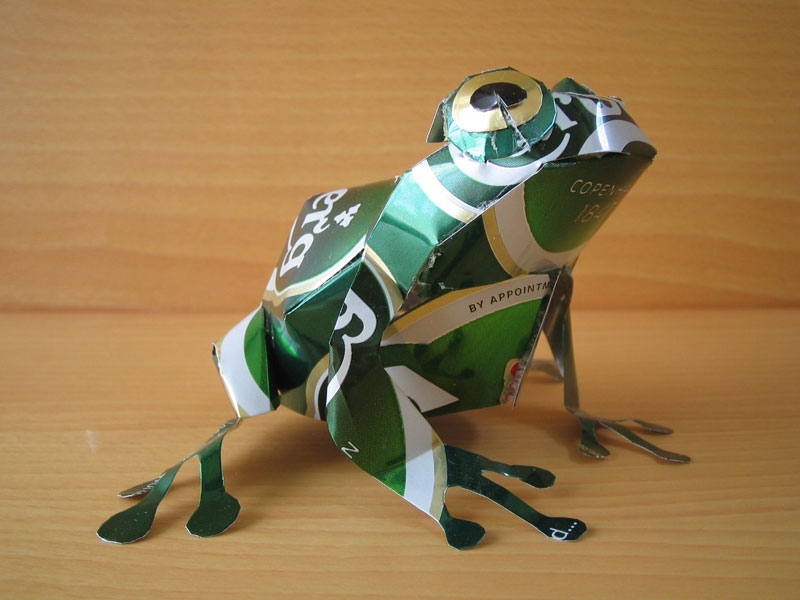 frog  made from aluminum cans japanese artist makaon