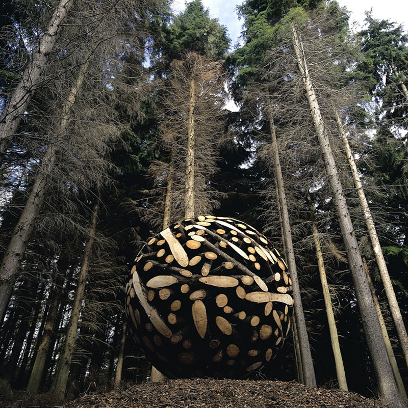 giant wooden spheres lee jae hyo sculptures 3 Colossal Wooden Spheres Made from Interlocking Wood