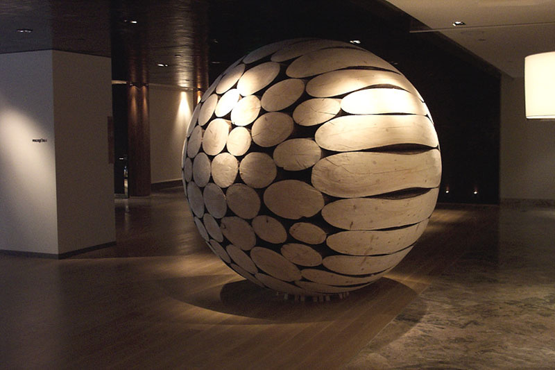 giant wooden spheres lee jae hyo sculptures 5 Colossal Wooden Spheres Made from Interlocking Wood