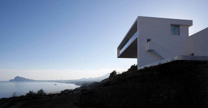 minimalist house on cliff fran silvestre arquitectos 1 A Cliffside Home Overlooking the Mediterranean