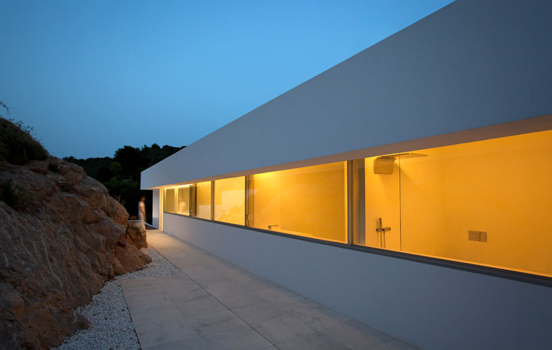 minimalist house on cliff fran silvestre arquitectos 7 A Cliffside Home Overlooking the Mediterranean