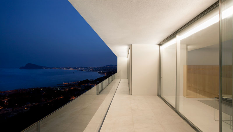 minimalist house on cliff fran silvestre arquitectos 8 A Cliffside Home Overlooking the Mediterranean