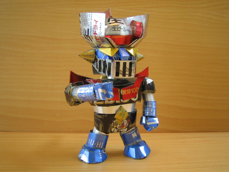 robot sculpture made from aluminum cans japanese artist makaon