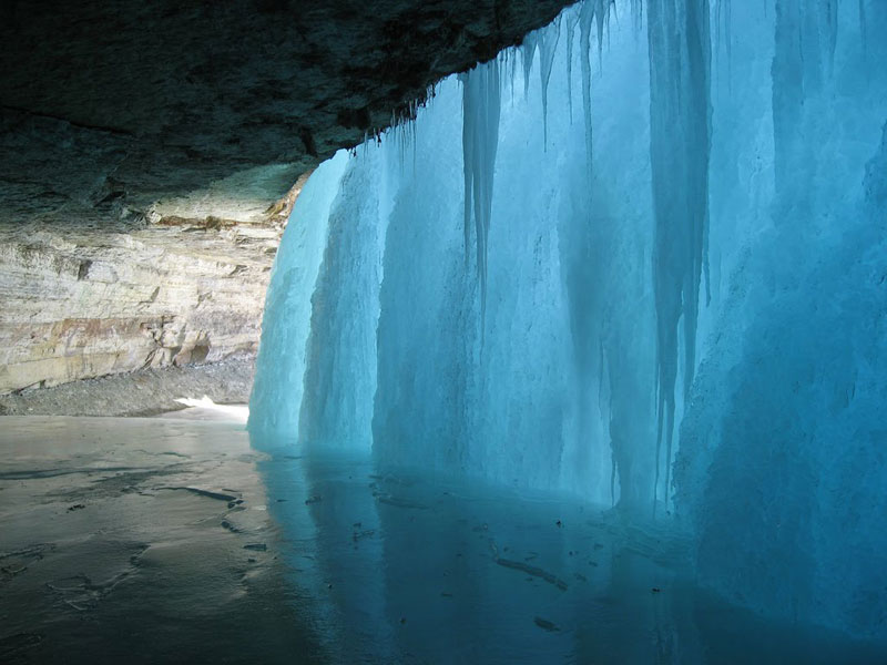 behiind a frozen waterfall minnehaha falls minnesota Picture of the Day: Behind a Frozen Waterfall
