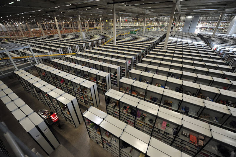 inside amazon's chaotic storage warehouses (4)