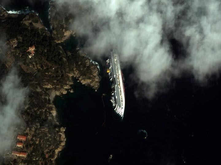 Italy-2-04-12-Costa-Concordia digitalglobe satellite image