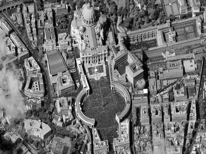 Saint-Peter's-Square,-Vatican-City-4-08-12-easter digitalglobe satellite image