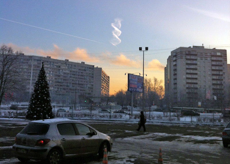 double helix cloud contrail spotted near moscow russia December-24-2012-donskoi92
