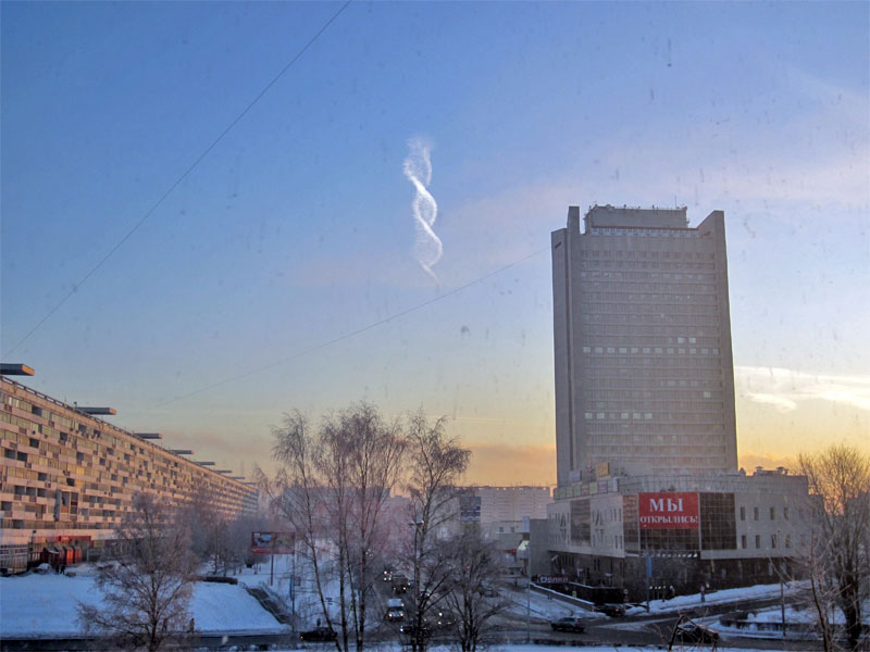 double helix cloud contrail spotted near moscow russia December-24-2012 MUTANT