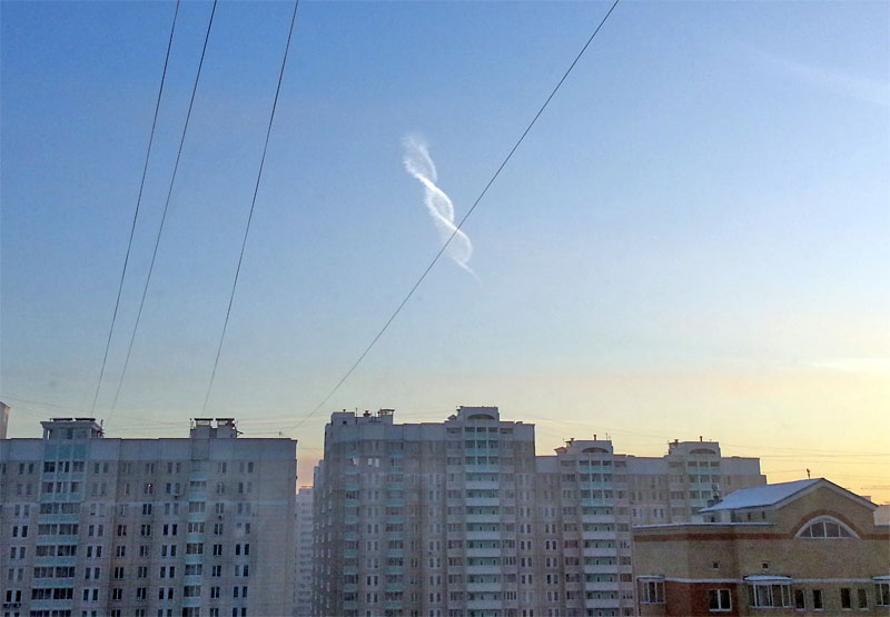 double helix cloud contrail spotted near moscow russia December-24-2012