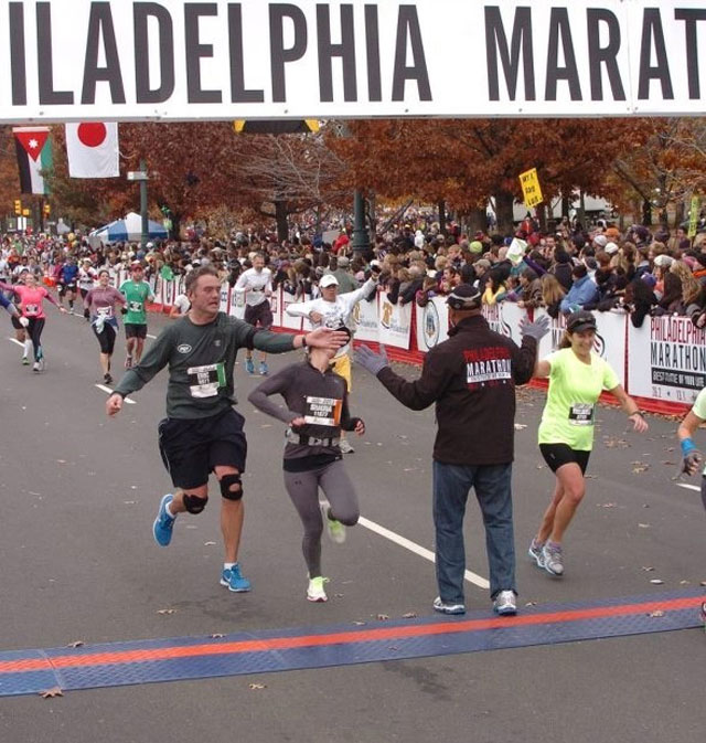guy slaps woman trying to high five mayor at philadelpha marathon The Shirk Report   Volume 196