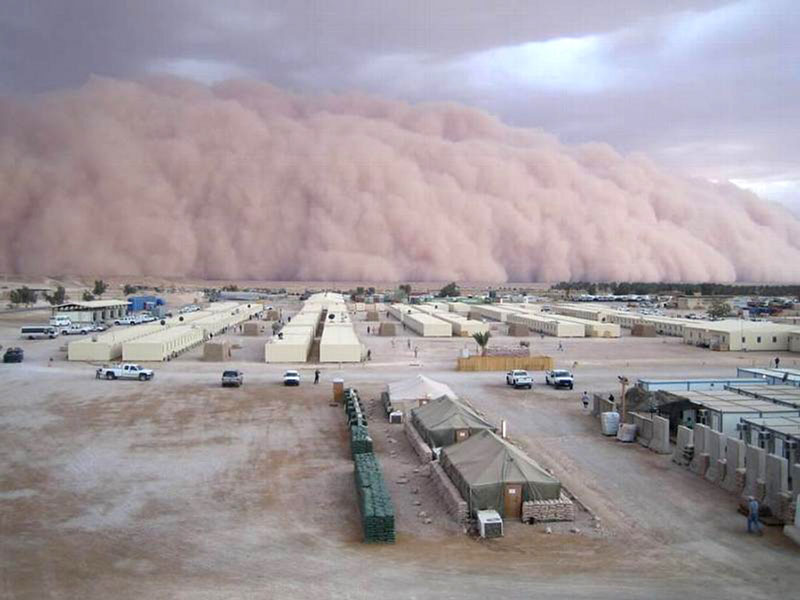 intense dust storm sandstorm iraq 15 Ominous Photos of Dust Storms