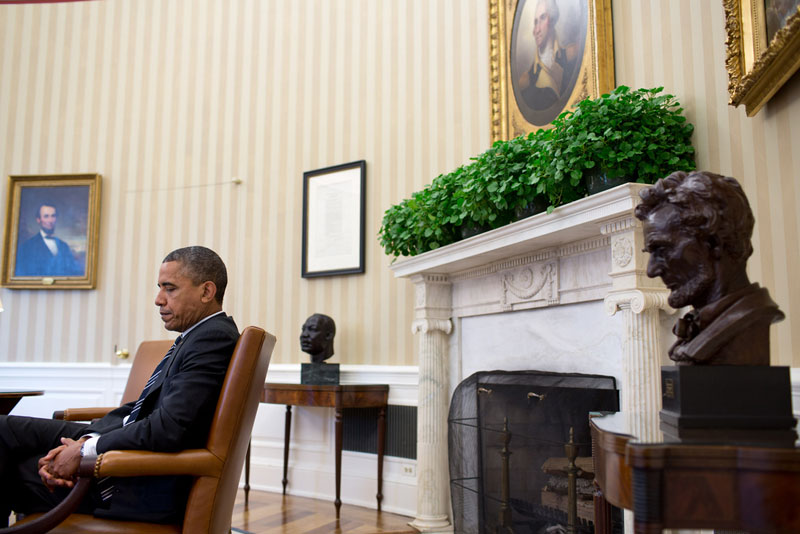 obama in the oval office