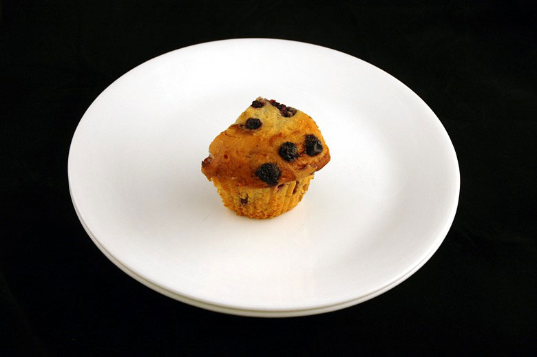 200 calories of blueberry muffin 72 grams 2 What 200 Calories of Various Foods Looks Like