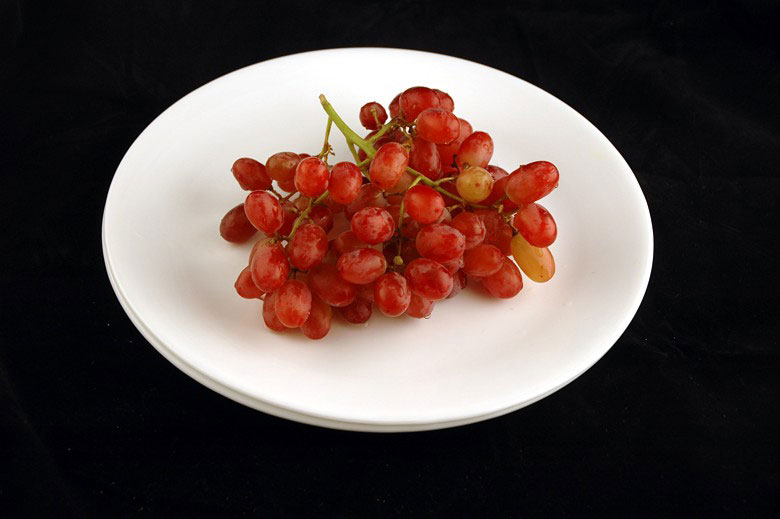 200 calories of grapes 290 grams 10 What 200 Calories of Various Foods Looks Like