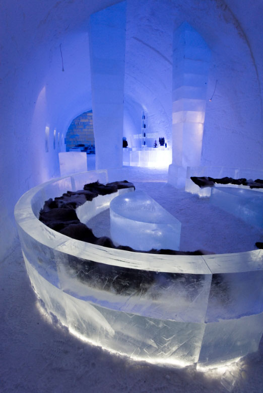 icebar jukkas bb 522x800 72 100 The Largest Ice and Snow Hotel in the World