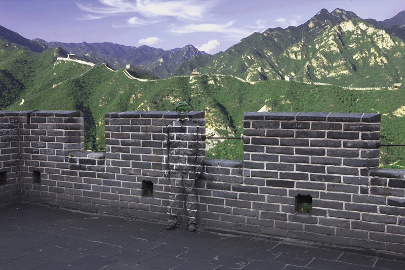 liu bolin art hi res hide in the city china camouflage painting (14)