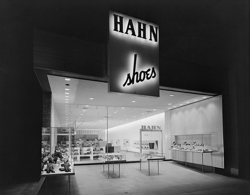 Hahn-Shoe-Store,-Ketchum,-Washington,-DC,-1947-ezra-stoller