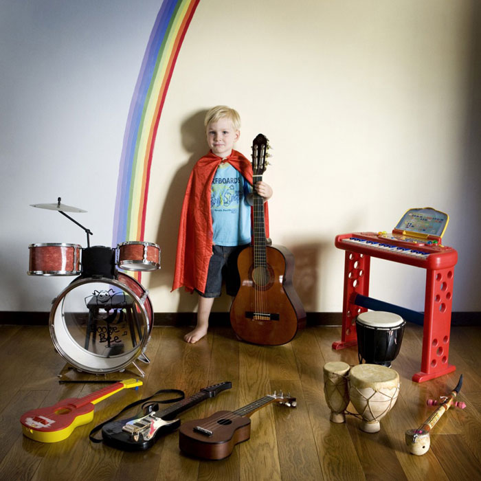 kids pose with their favourite childhood toys gabriele galimberti 11 Portraits of People with Everything they Own