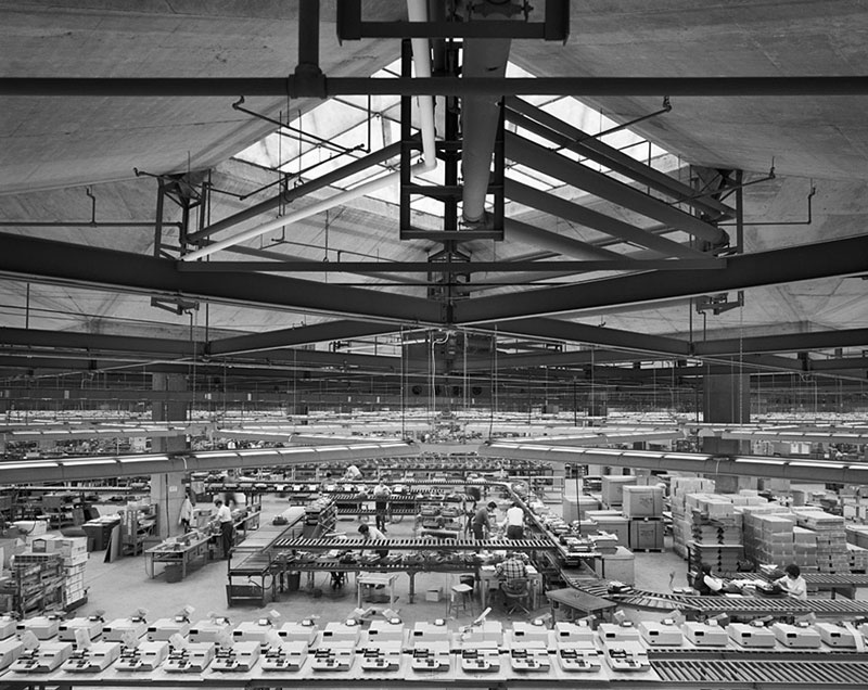 Olivetti-Underwood-Factory,-Louis-Kahn,-Harrisburg,-PA,-1969--ezra-stoller
