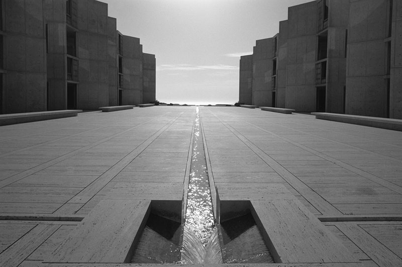 Salk-Institute-of-Biological-Research,-Louis-Kahn,-La-Jolla,-CA,-1977-ezra-stoller