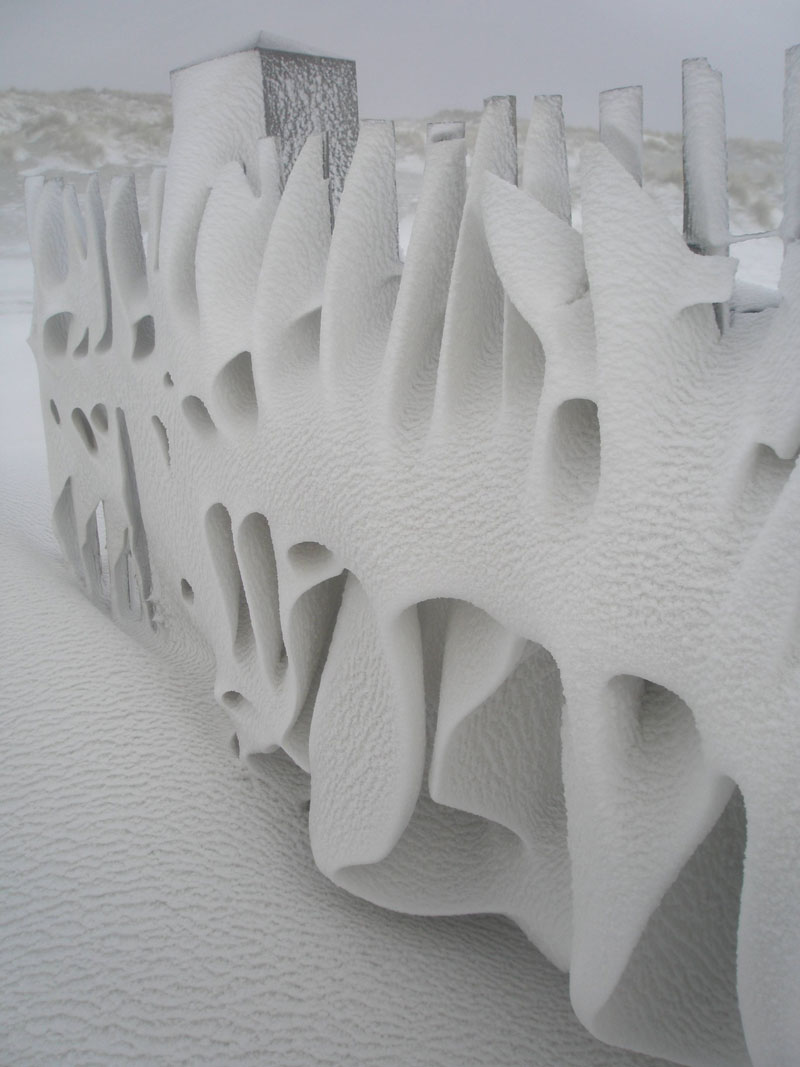 artistic snowdrift on fence netherlands Picture of the Day: Artistic Snowdrift 