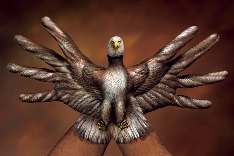 handimals animals painted on hands guido daniele 1 Body Painter Blends People Perfectly Into Backgrounds