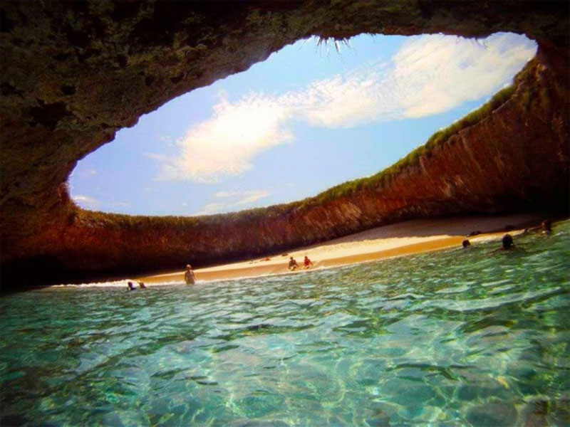 hidden beach marietas islands puerto vallarta mexico 1 To Sua: A Natural Swimming Hole in the South Pacific