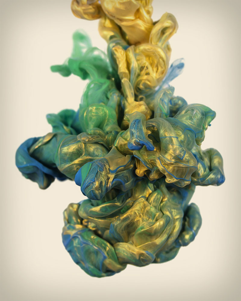 high speed photographs of ink in water alberto seveso 1 Popping Balloons Covered in Paint