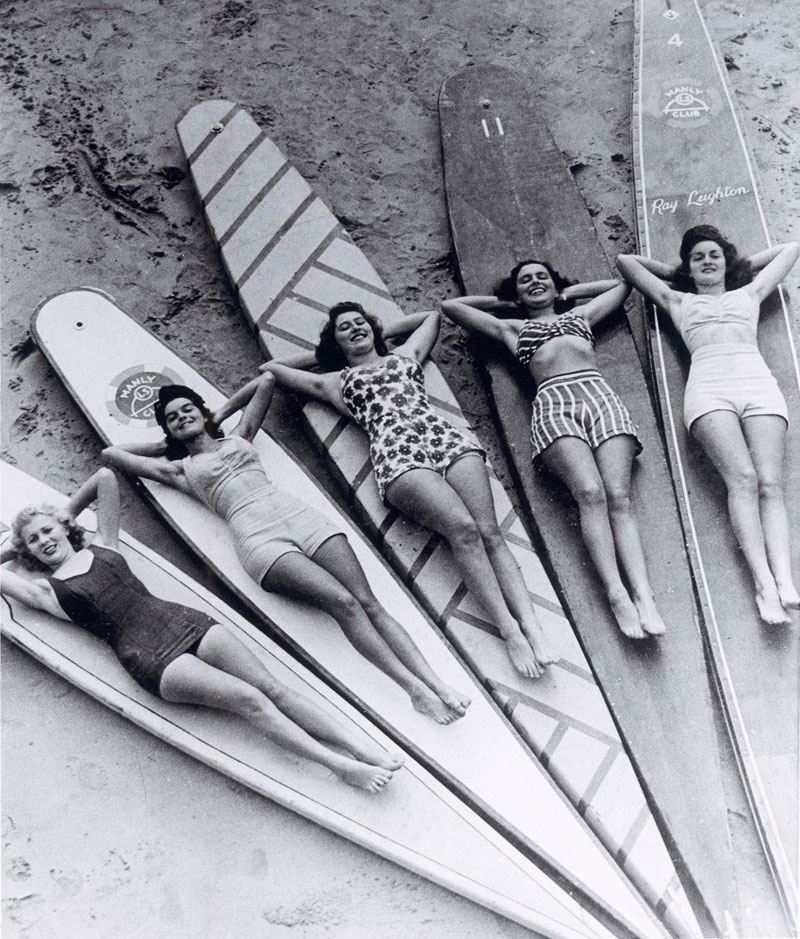 vintage-Surf-sirens-Manly-beach,-New-South-Wales,-1938-46-by-ray-leighton