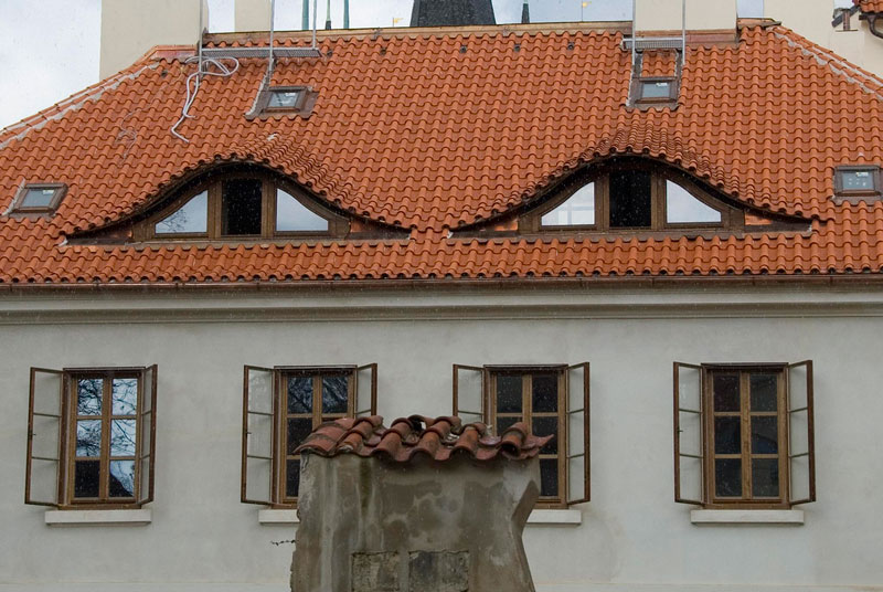 house with suspicious face 50 Faces in Everyday Objects