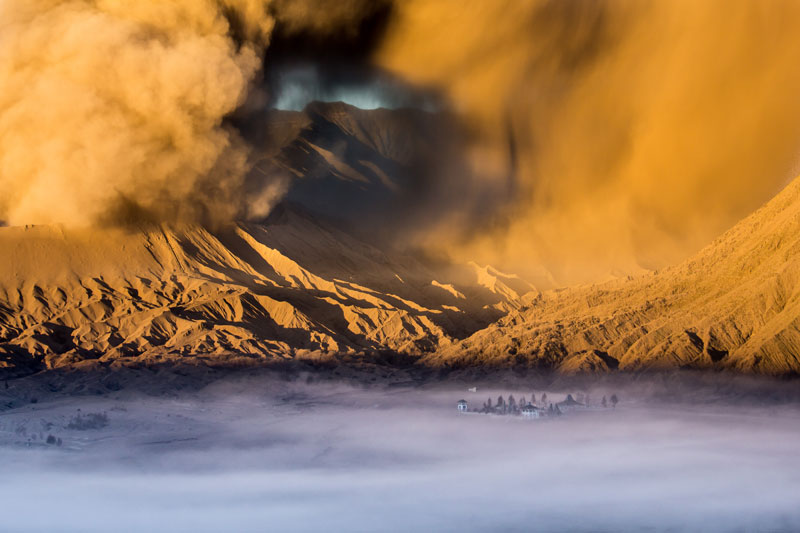 Temple-at-the-foot-of-Mount-Bromo