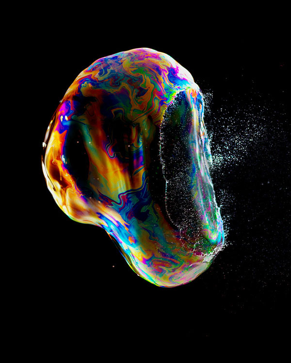 high speed photographs of a soap bubble bursting fabian oefner 4 Popping Balloons Covered in Paint