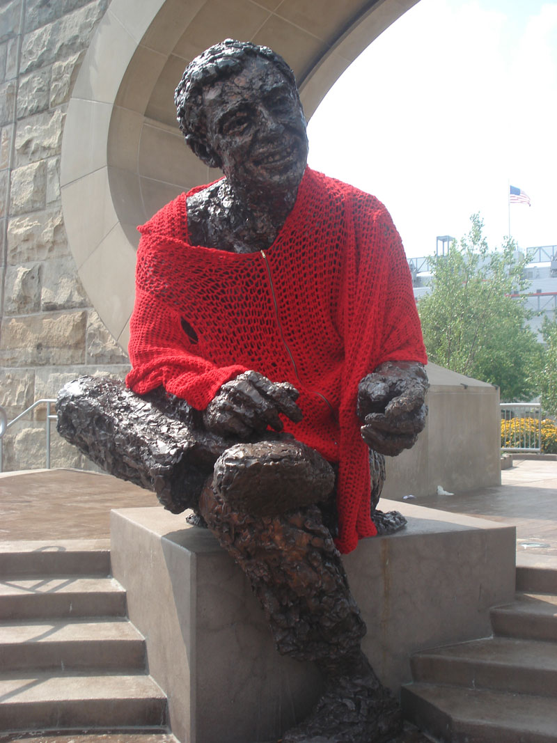 mr rogers statue in pittsburgh crocheted red cardigan sweater alicia kachmar (1)