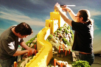 great wall of pineapple carl warner 2 15 Surreal Landscapes Made from Food
